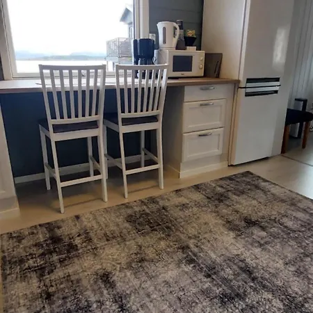 Holiday home Mellomgaard - Southern-kvaloya Tromso