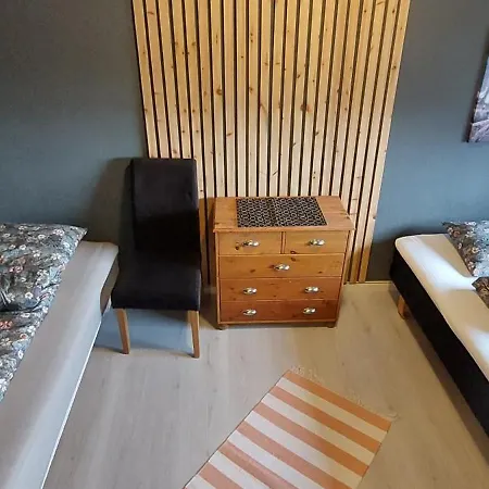 Mellomgaard - Southern-kvaloya Holiday home *
