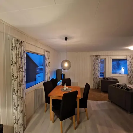 Holiday home Mellomgaard - Southern-kvaloya Tromso
