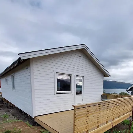Mellomgaard - Southern-kvaloya Holiday home *
