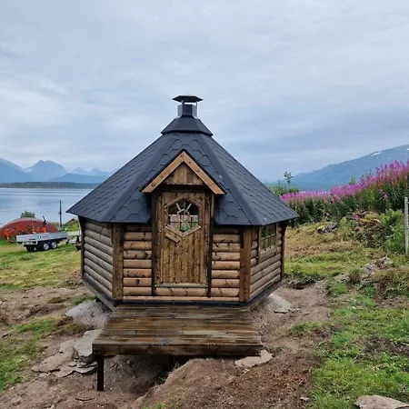 Arctic - Mellomgaard On Southern Kvaloya #sauna & Bbq Hut On Site! Holiday home *