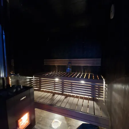 Arctic - Mellomgaard On Southern Kvaloya #sauna & Bbq Hut On Site!