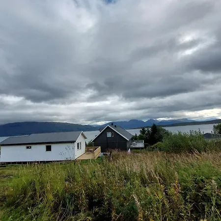 Mellomgaard - Southern-kvaloya Holiday home