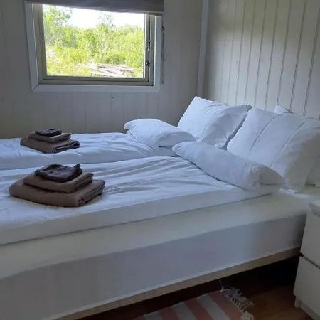 Arctic - Mellomgaard On Southern Kvaloya #sauna & Bbq Hut On Site!