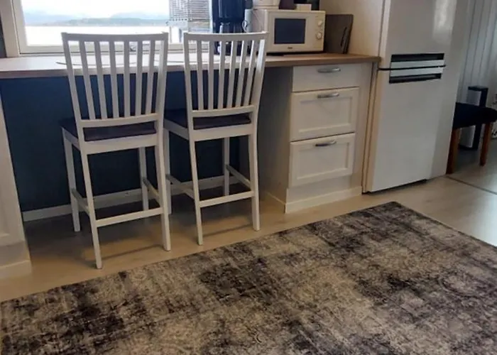 Dom wakacyjny Arctic - Mellomgaard On Southern Kvaloya #sauna & Bbq Hut On Site! Tromsø