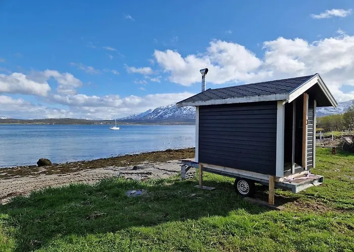 Dom wakacyjny Arctic - Mellomgaard On Southern Kvaloya #sauna & Bbq Hut On Site! *