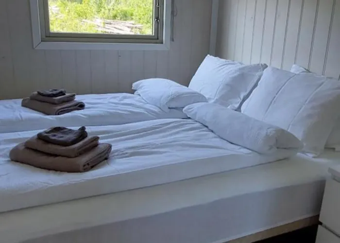 Arctic - Mellomgaard On Southern Kvaloya #sauna & Bbq Hut On Site!